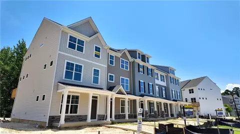 2020 Stanford Ln, Newport News, VA 23608