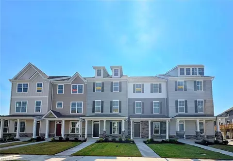 2010 Stanford Ln, Newport News, VA 23608