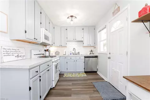 424 Hunlac Ave, Hampton, VA 23664