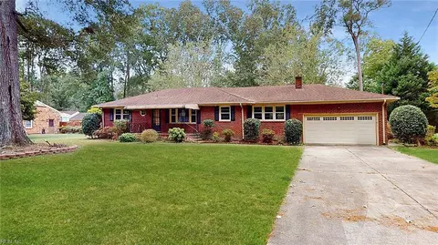 5721 Oak Terrace Dr, Virginia Beach, VA 23464