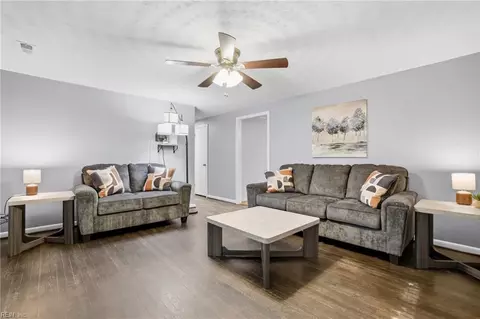 512 Rosewood Ter, Chesapeake, VA 23320