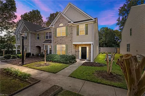 10 Musket Ln, Hampton, VA 23666
