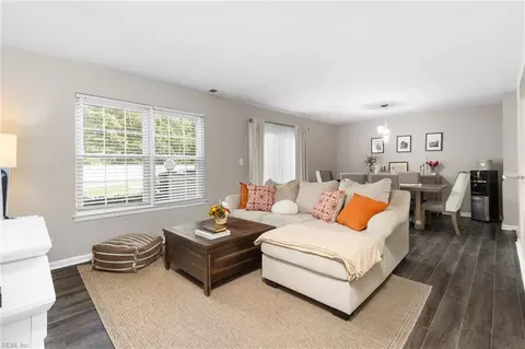 902 Rue Marseille, Chesapeake, VA 23320