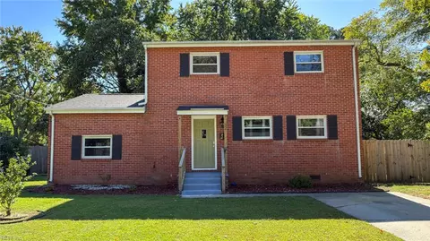 32 Mennonite Ln, Newport News, VA 23602