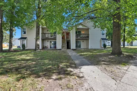 1717 Stoney Creek Arch Arch #B, Chesapeake, VA 23320