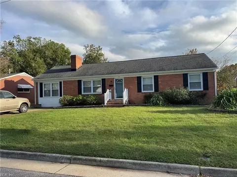 9 Lakeview Dr, Newport News, VA 23602