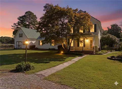 140 Morris Creek Ln, Mathews, VA 23109