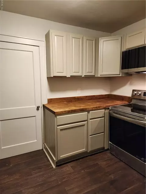 Kitchen - 231 Greenbriar Ave, Hampton, VA 23661 photo 2 of 3