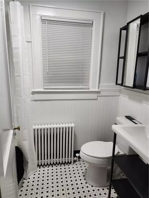 Bath - 231 Greenbriar Ave, Hampton, VA 23661 photo 1 of 1