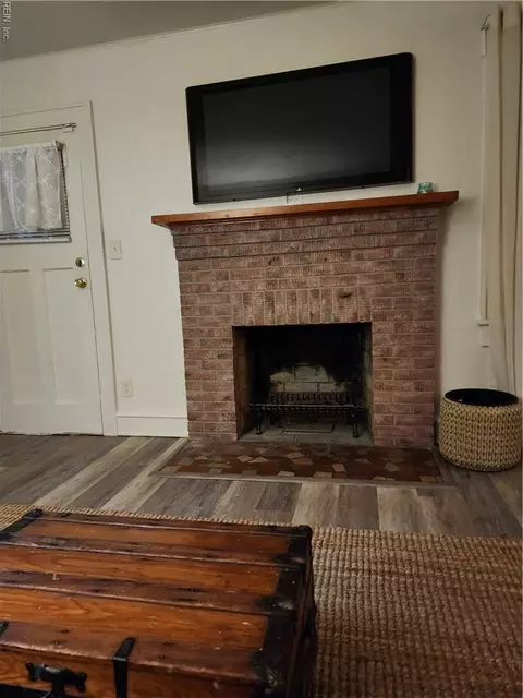 Living - 231 Greenbriar Ave, Hampton, VA 23661 photo 3 of 3