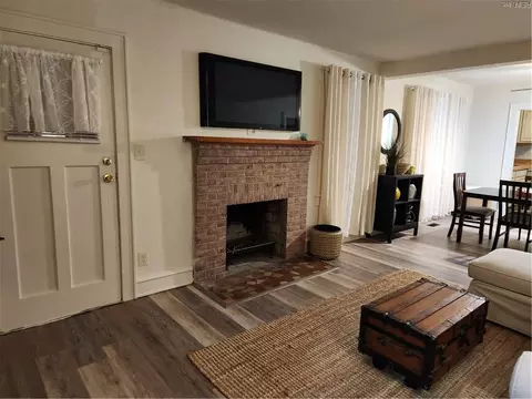 Living - 231 Greenbriar Ave, Hampton, VA 23661 photo 2 of 3