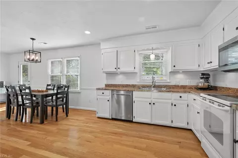 Kitchen - 2716 Brook Stone Dr, Chesapeake, VA 23321 photo 2 of 4