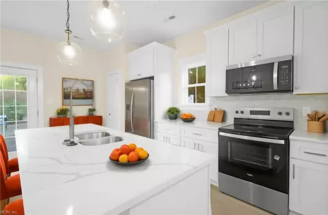 1012 Oldwood St, Chesapeake, VA 23324