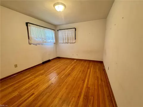 Bedroom - 9 Julian Pl, Hampton, VA 23666 photo 2 of 3