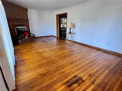 Living - 9 Julian Pl, Hampton, VA 23666 photo 1 of 4