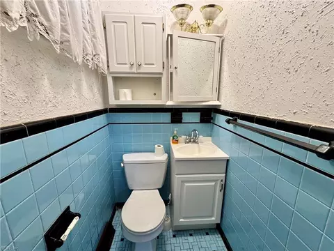 Bath - 9 Julian Pl, Hampton, VA 23666 photo 3 of 3