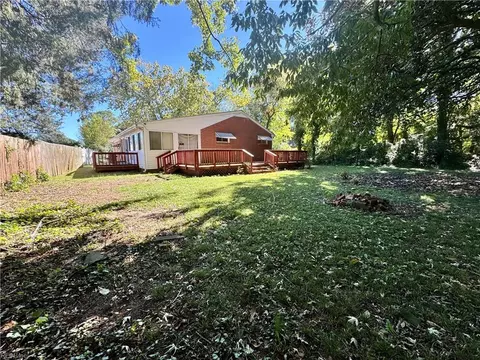 Exterior - 9 Julian Pl, Hampton, VA 23666 photo 4 of 6