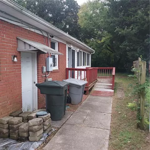 Exterior - 9 Julian Pl, Hampton, VA 23666 photo 3 of 6