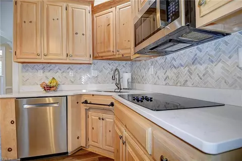 Kitchen - 509 River Gate Rd, Chesapeake, VA 23322 photo 4 of 5