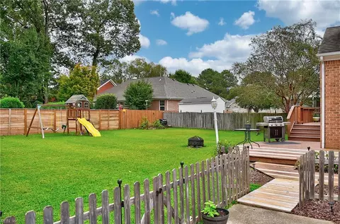 Exterior - 509 River Gate Rd, Chesapeake, VA 23322 photo 7 of 12