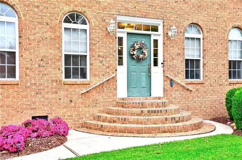 Exterior - 509 River Gate Rd, Chesapeake, VA 23322 photo 2 of 12