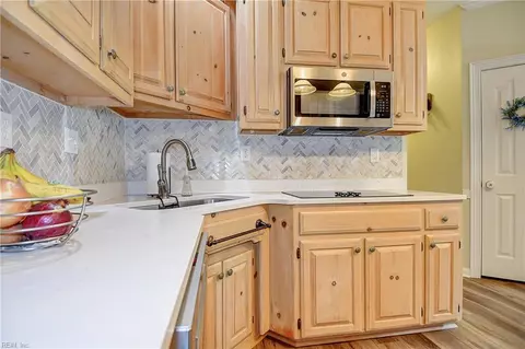 Kitchen - 509 River Gate Rd, Chesapeake, VA 23322 photo 3 of 5