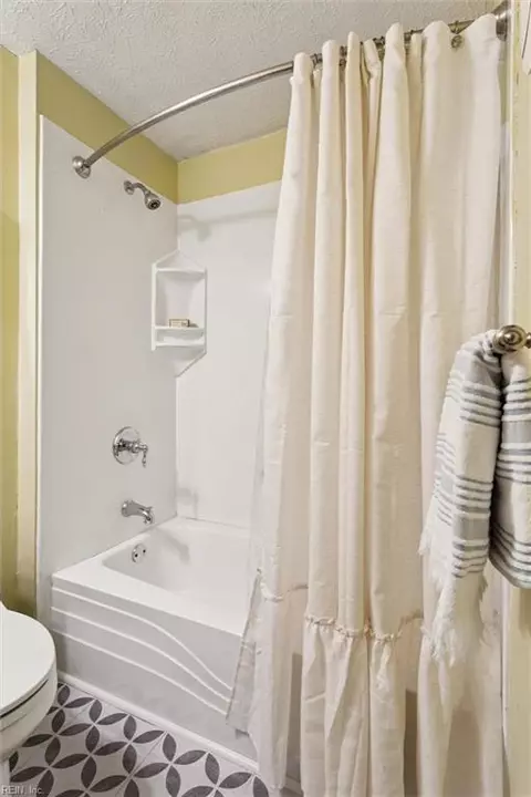 Bath - 1411 Paul Jack Dr, Hampton, VA 23666 photo 2 of 2