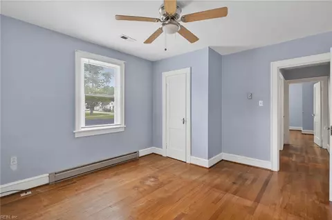 Bedroom - 111 Chichester Ave, Hampton, VA 23669 photo 4 of 4