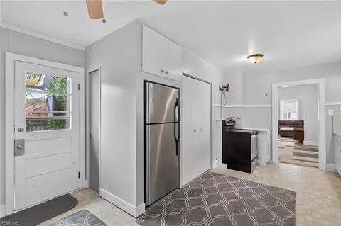 Entry Way - 111 Chichester Ave, Hampton, VA 23669 photo 2 of 3