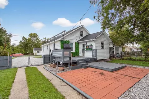 Exterior - 111 Chichester Ave, Hampton, VA 23669 photo 5 of 8