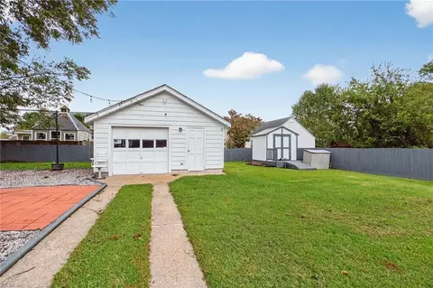 Exterior - 111 Chichester Ave, Hampton, VA 23669 photo 3 of 8