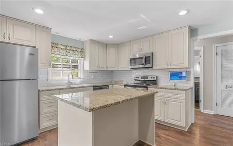 512 Edwin Dr, Virginia Beach, VA 23462