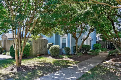 530 N Birdneck Rd #102, Virginia Beach, VA 23451
