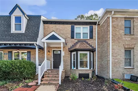 309 Middle Oaks Dr, Chesapeake, VA 23322