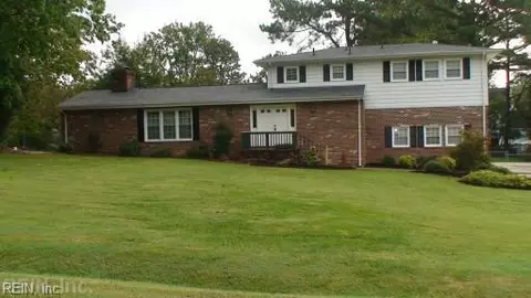 122 Kitty Dr, Yorktown, VA 23692