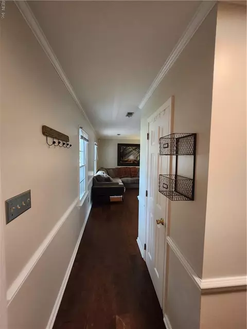 Entry Way - 405 Terry Ct, Hampton, VA 23666 photo 2 of 5