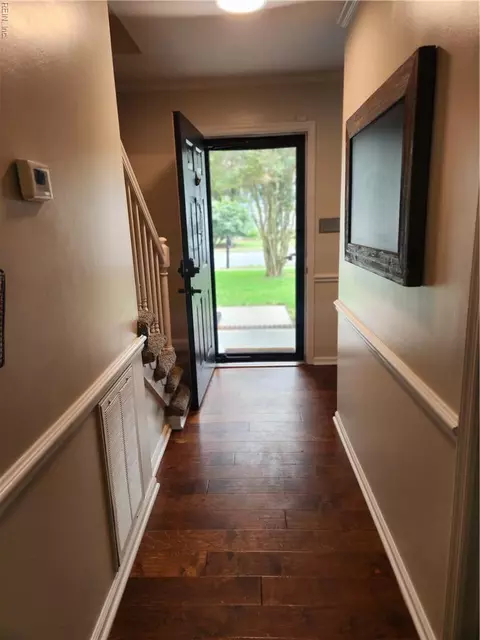 Entry Way - 405 Terry Ct, Hampton, VA 23666 photo 1 of 5
