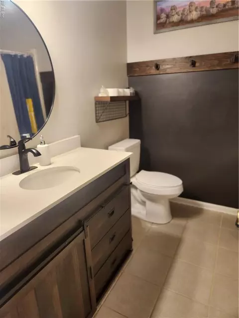 Bath - 405 Terry Ct, Hampton, VA 23666 photo 3 of 4