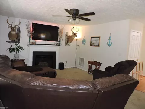 Living - 9155 Marlfield Rd, Gloucester, VA 23061 photo 1 of 2