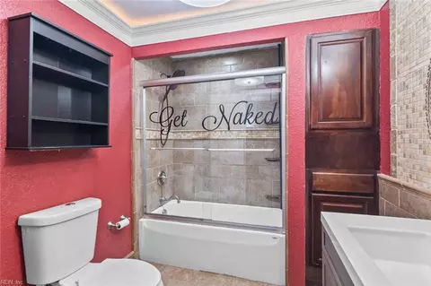 Bath - 138 Ransone St, Hampton, VA 23669 photo 3 of 5