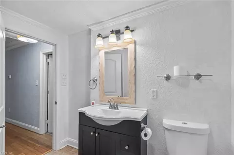 Bath - 138 Ransone St, Hampton, VA 23669 photo 2 of 5