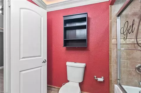 Bath - 138 Ransone St, Hampton, VA 23669 photo 5 of 5