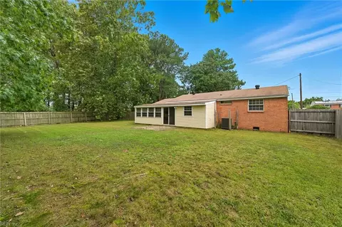 Exterior - 2002 Neville Cir, Hampton, VA 23663 photo 3 of 3