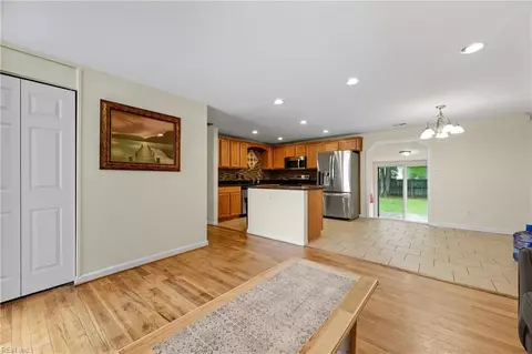 Living - 2002 Neville Cir, Hampton, VA 23663 photo 1 of 4