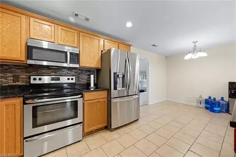 Kitchen - 2002 Neville Cir, Hampton, VA 23663 photo 2 of 2