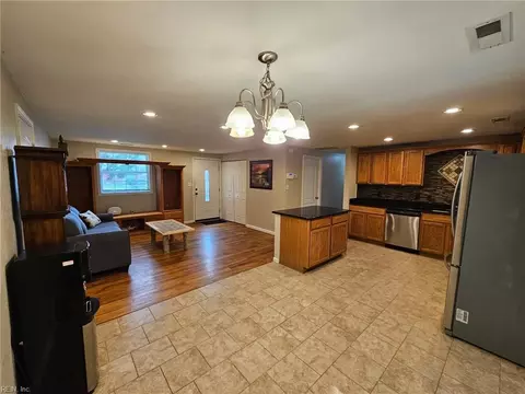 2002 Neville Cir, Hampton, VA 23663