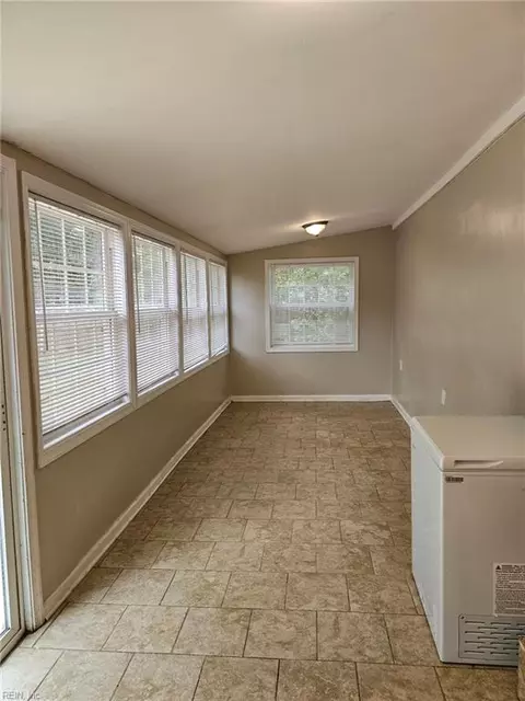 Exterior - 2002 Neville Cir, Hampton, VA 23663 photo 1 of 3