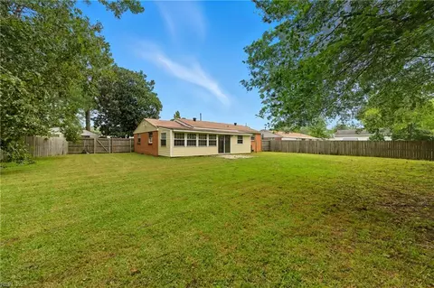 Exterior - 2002 Neville Cir, Hampton, VA 23663 photo 2 of 3