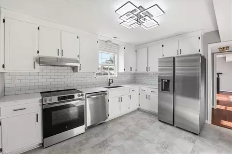 Kitchen - 12 Kettering Ln, Hampton, VA 23666 photo 1 of 3