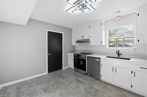 Kitchen - 12 Kettering Ln, Hampton, VA 23666 photo 3 of 3